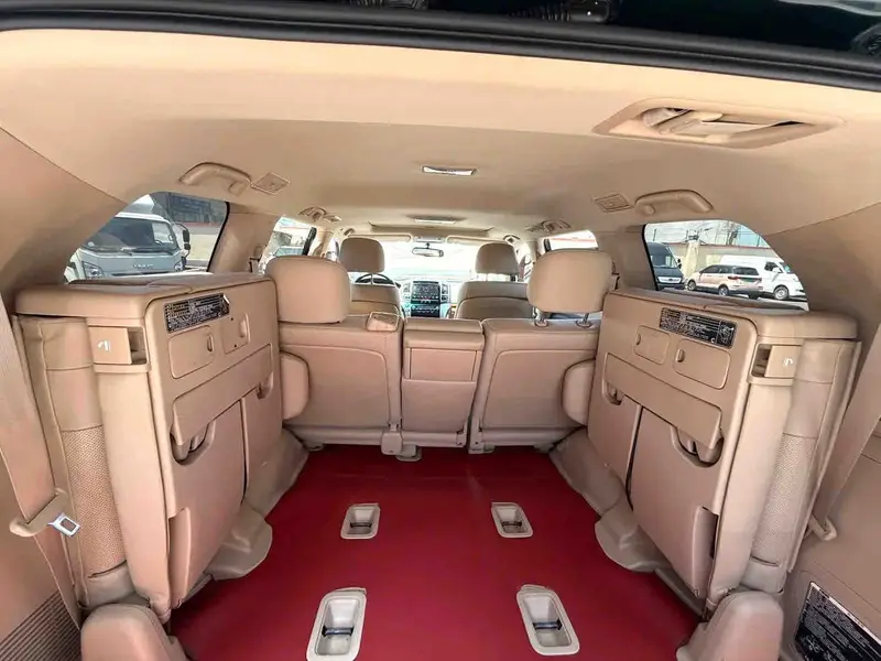 Vehicle photo 9