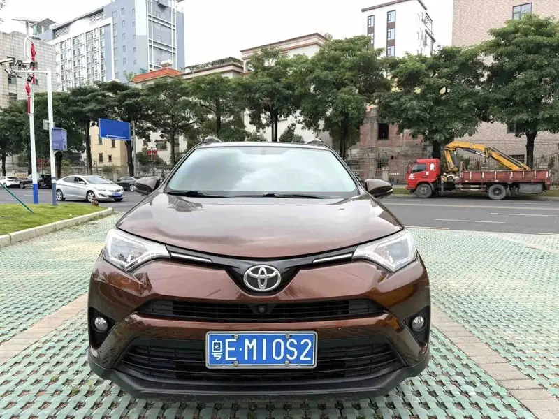 Vehicle photo 2