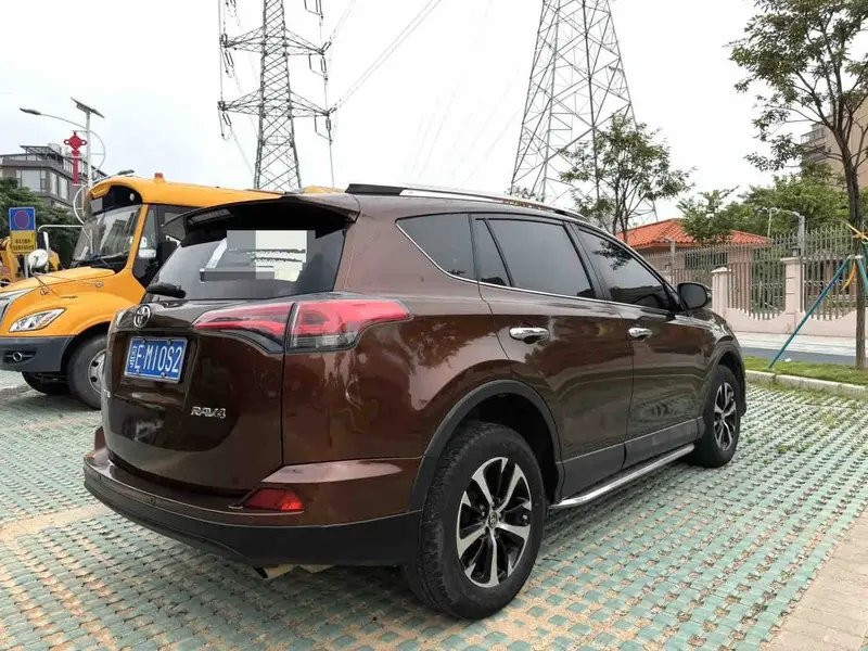 Vehicle photo 5