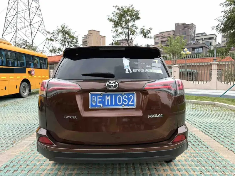 Vehicle photo 6