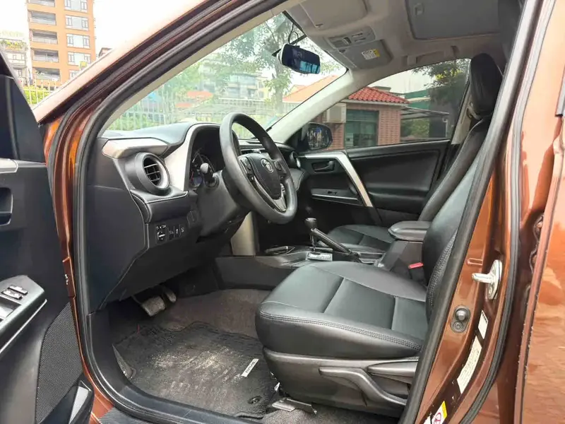 Vehicle photo 7