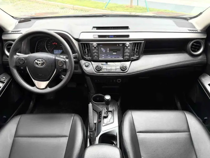 Vehicle photo 9