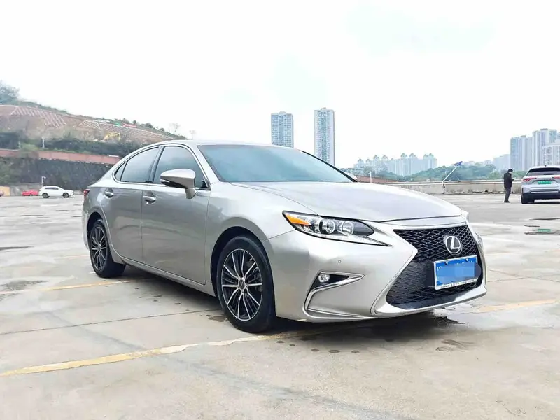 Vehicle photo 2