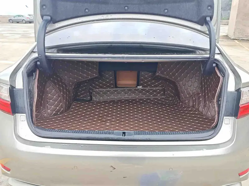 Vehicle photo 9
