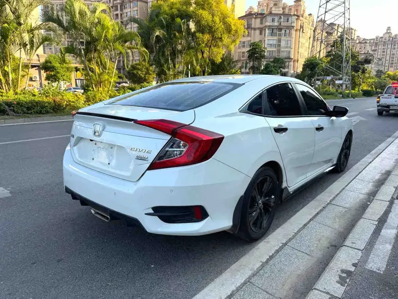 Vehicle photo 4