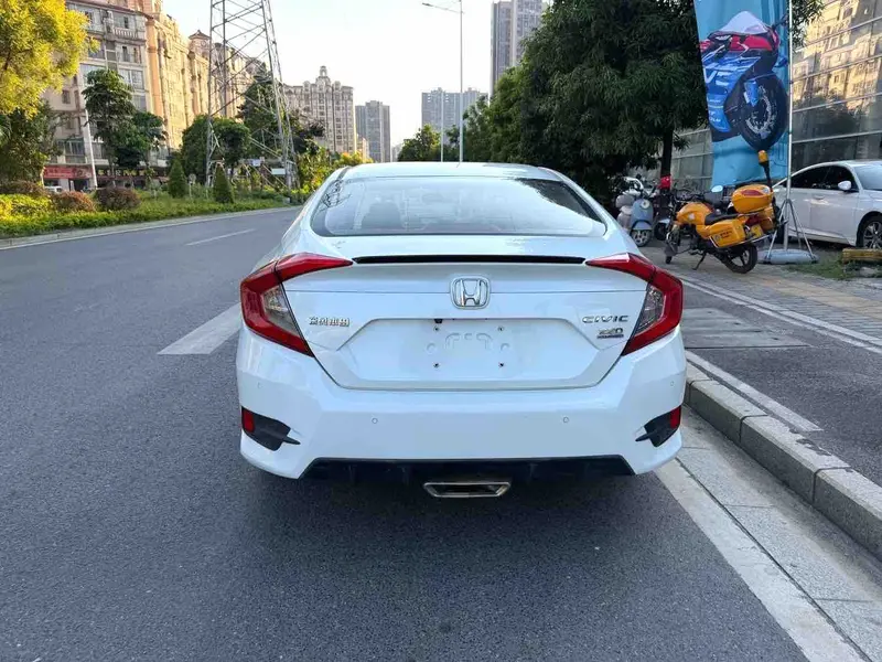 Vehicle photo 6