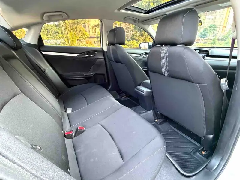Vehicle photo 11