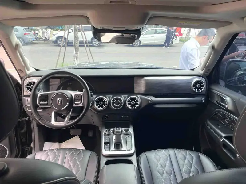 Vehicle photo 5