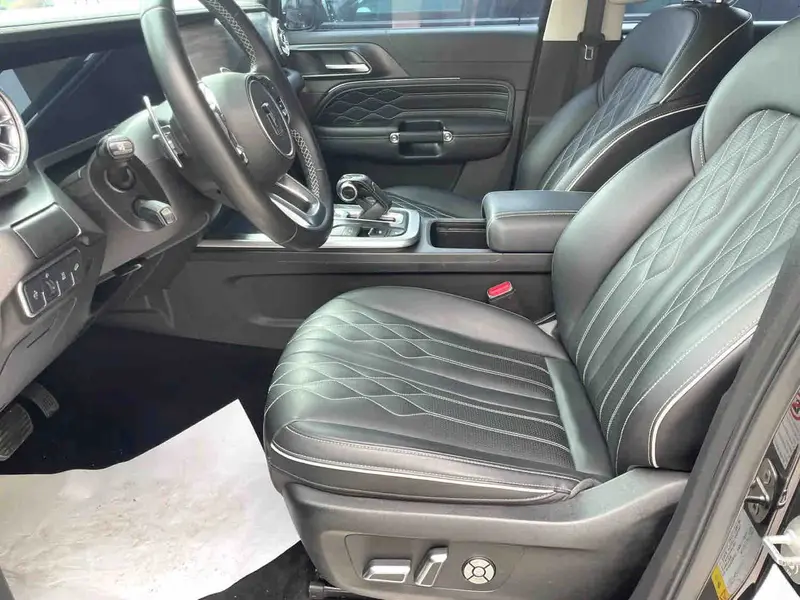 Vehicle photo 7