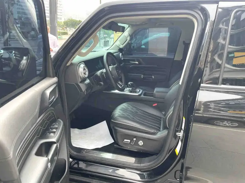 Vehicle photo 8