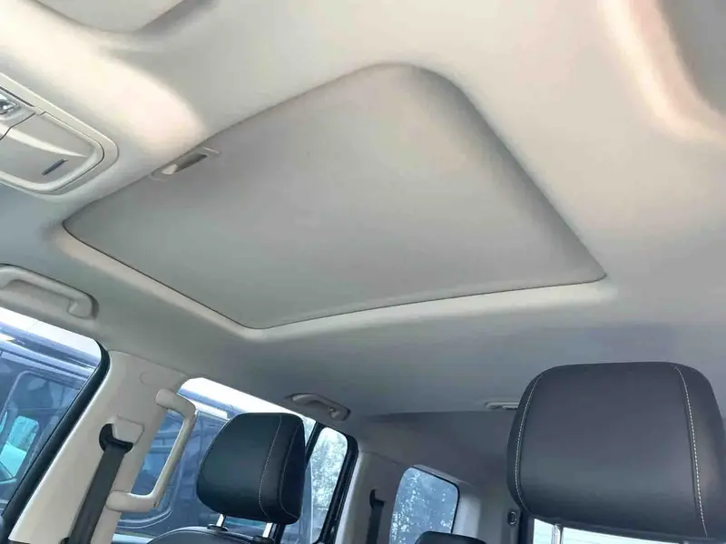 Vehicle photo 10