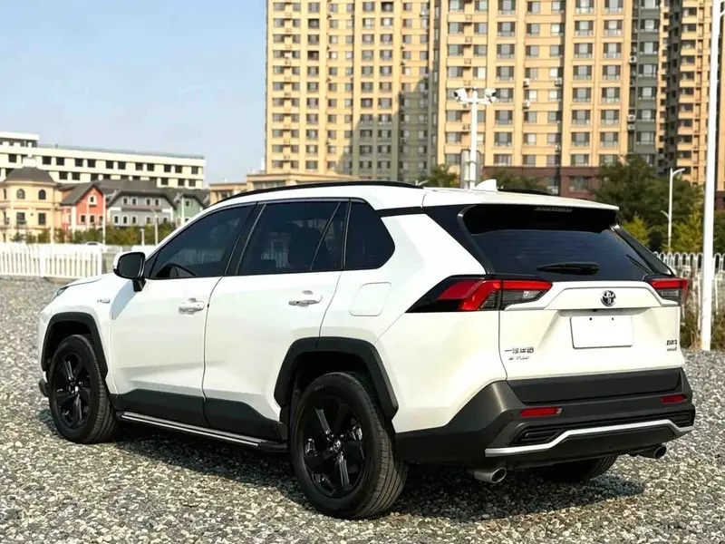Vehicle photo 4