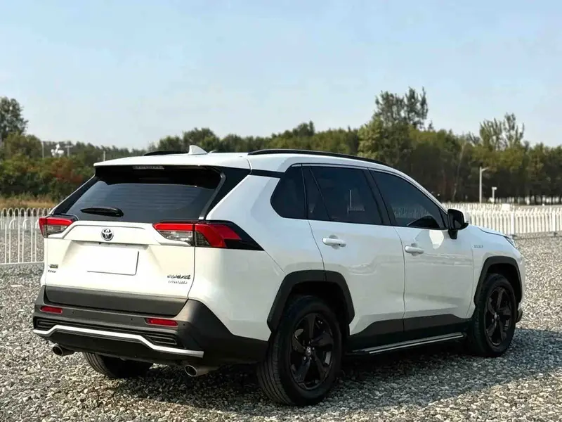 Vehicle photo 5