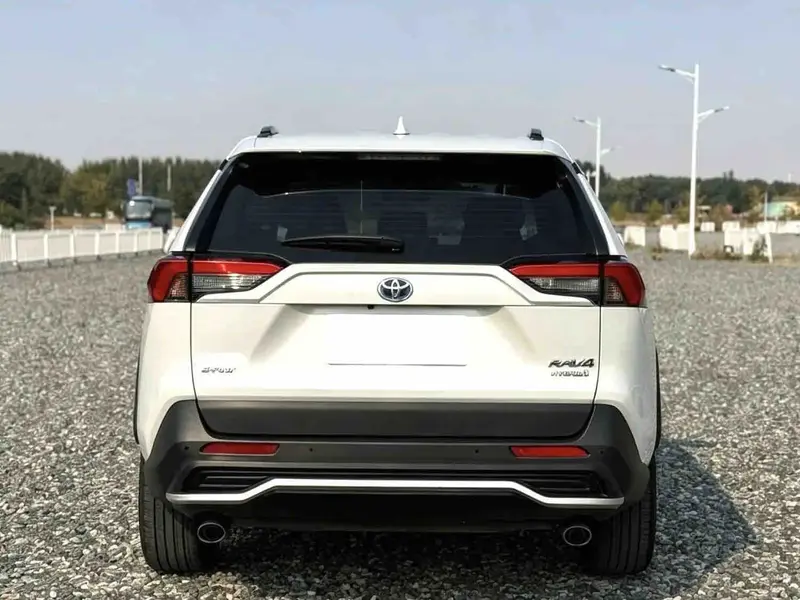 Vehicle photo 6