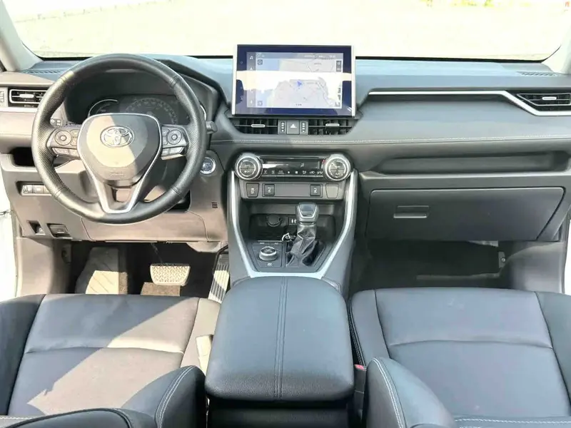 Vehicle photo 7