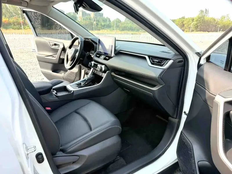 Vehicle photo 11