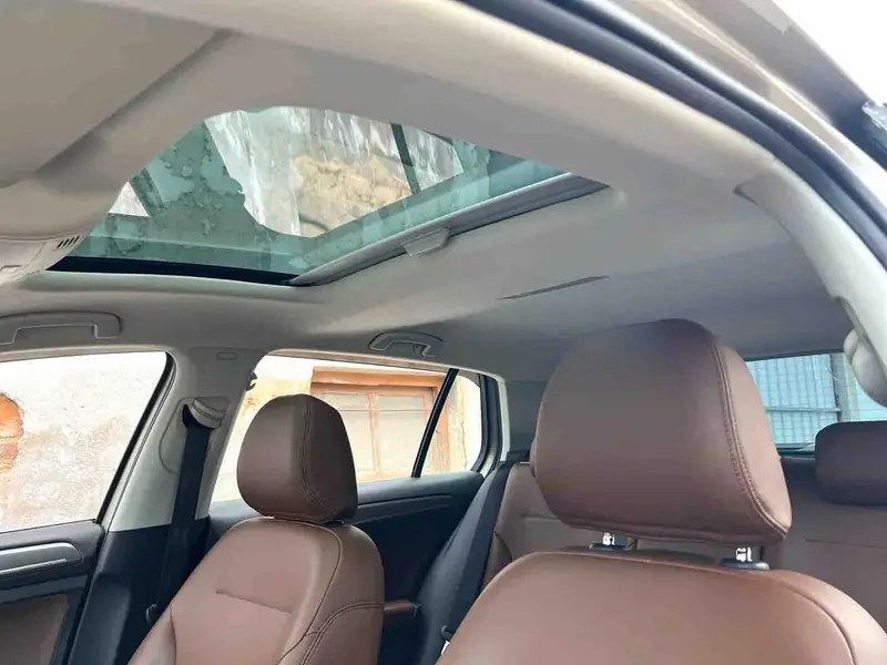 Vehicle photo 7