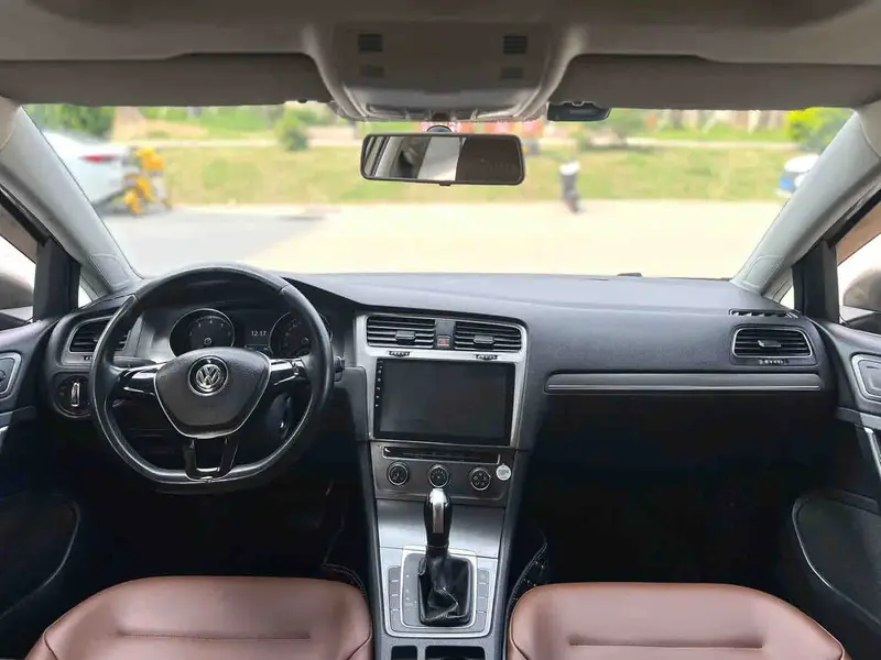 Vehicle photo 8