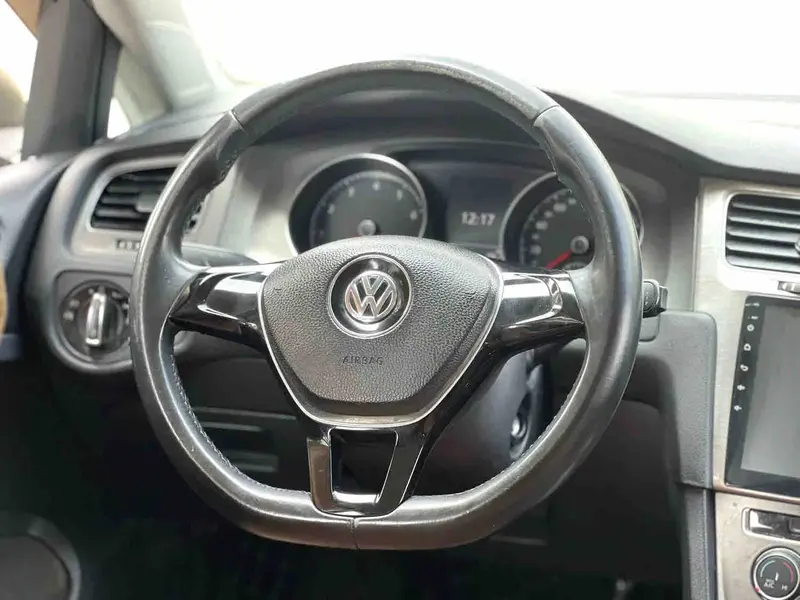 Vehicle photo 9