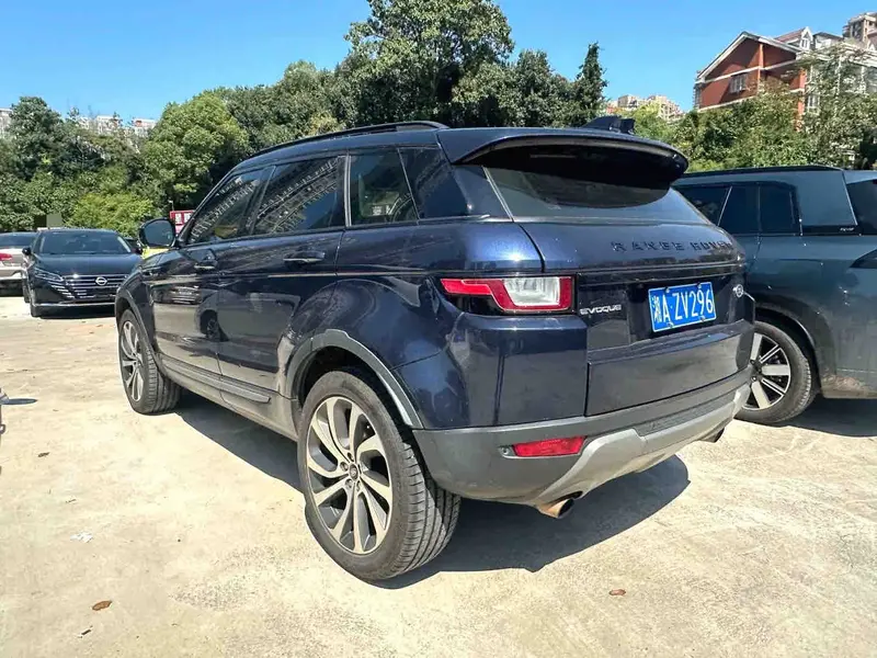 Vehicle photo 4