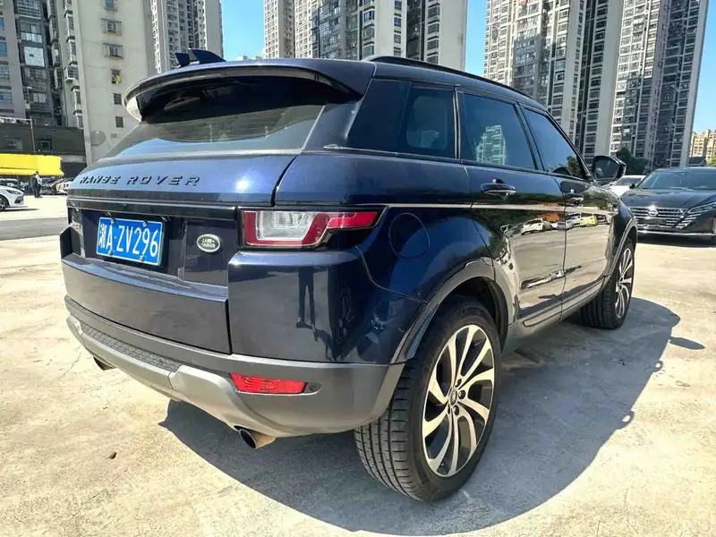 Vehicle photo 5