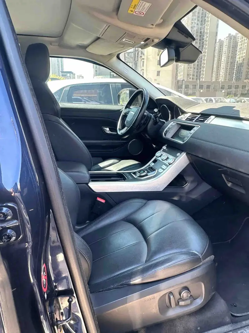 Vehicle photo 8