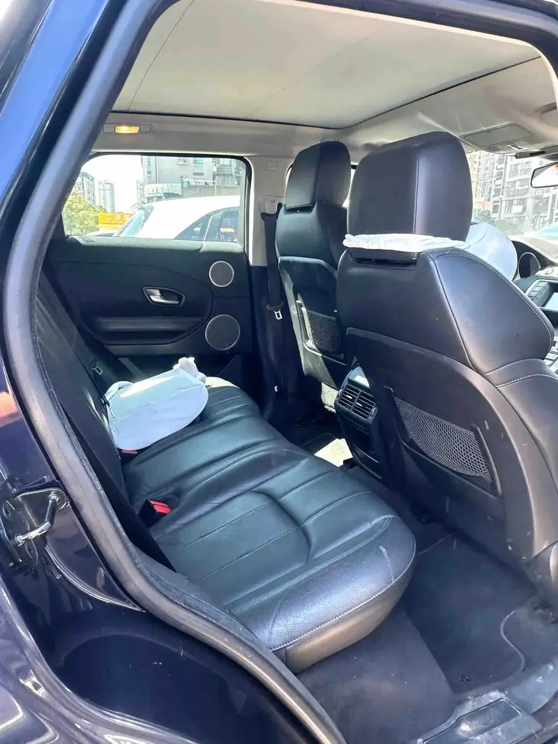 Vehicle photo 9