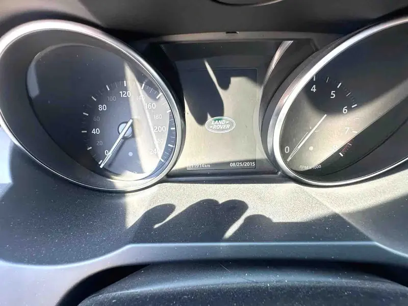 Vehicle photo 10