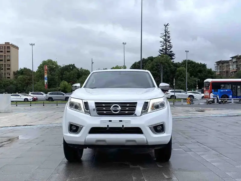 Vehicle photo 2