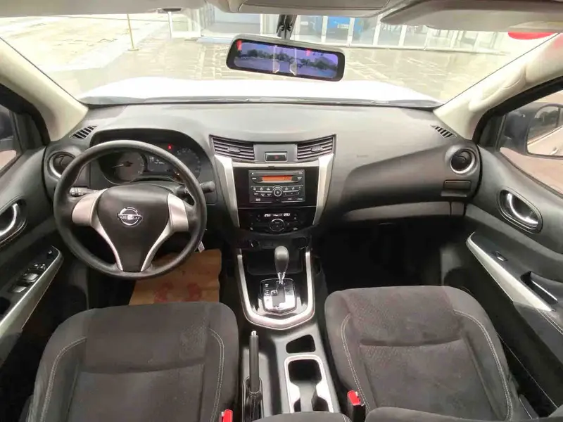 Vehicle photo 7