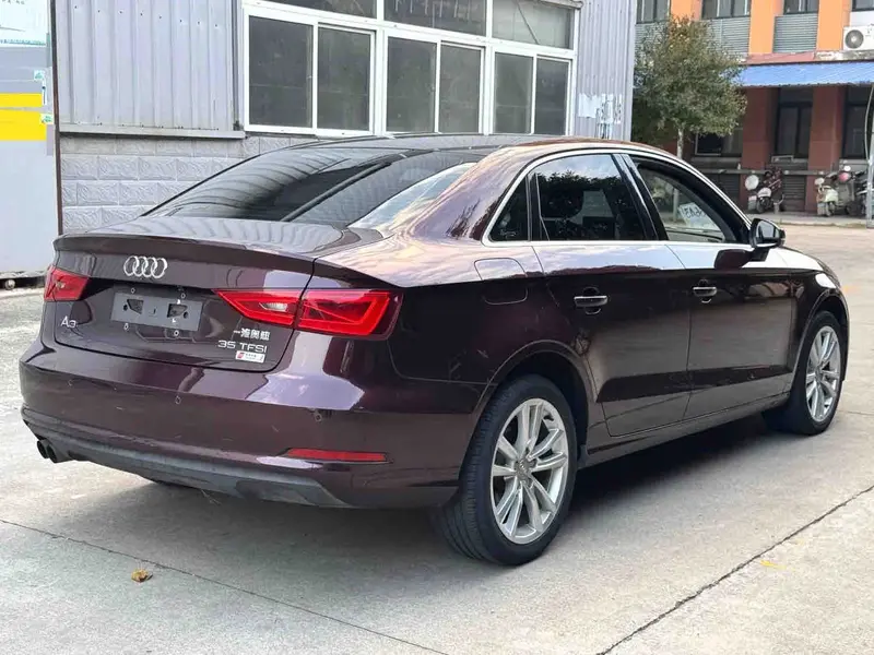 Vehicle photo 3