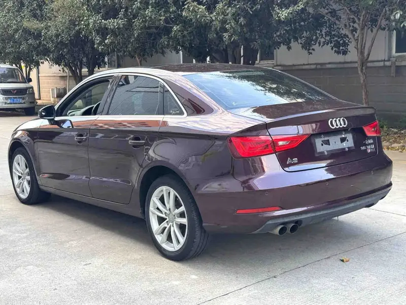 Vehicle photo 5