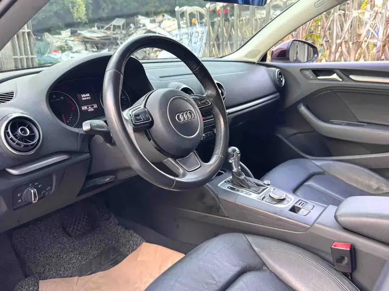 Vehicle photo 6