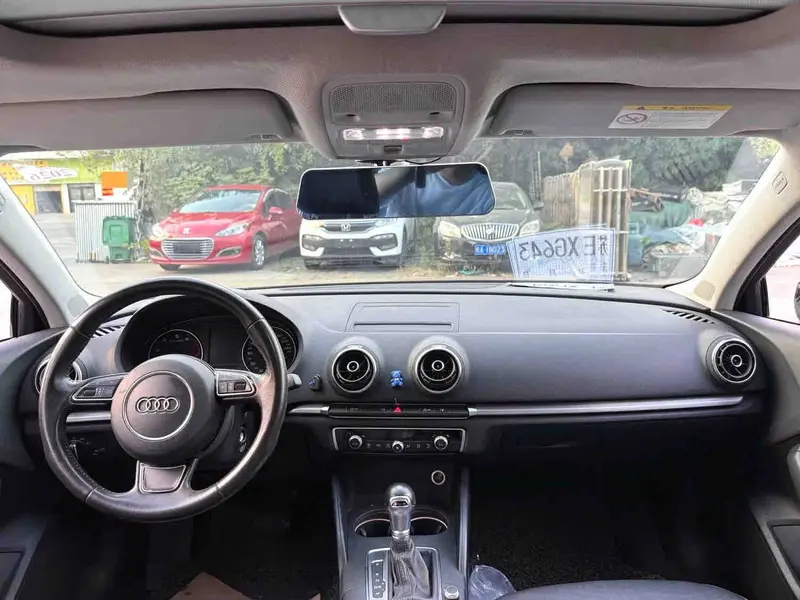 Vehicle photo 8
