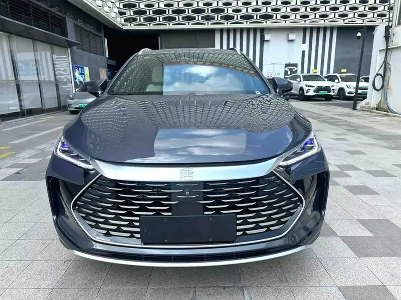 Vehicle photo 2