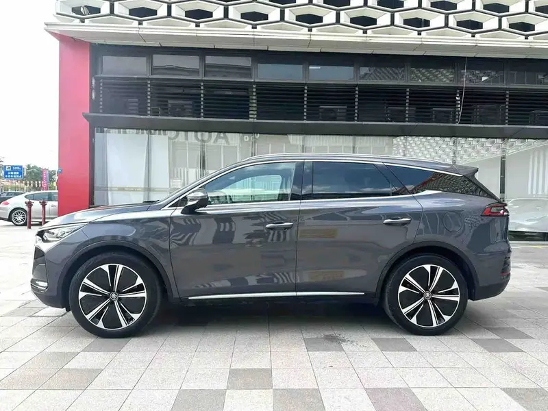 Vehicle photo 3