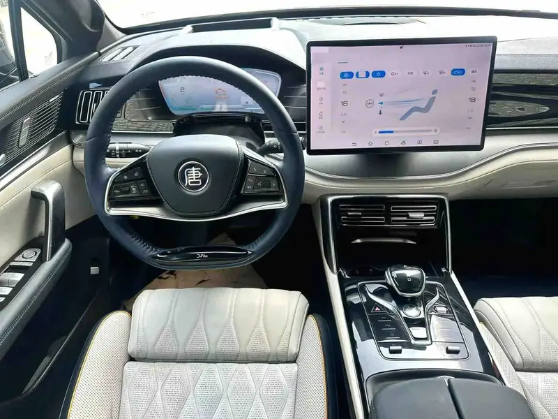Vehicle photo 6