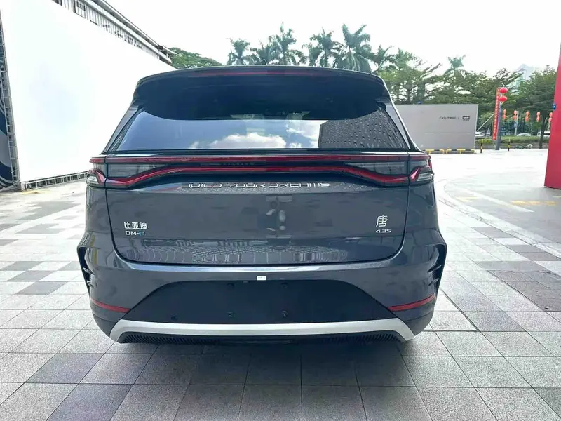 Vehicle photo 8