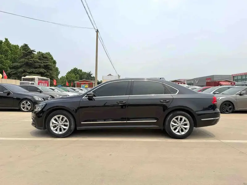 Vehicle photo 4