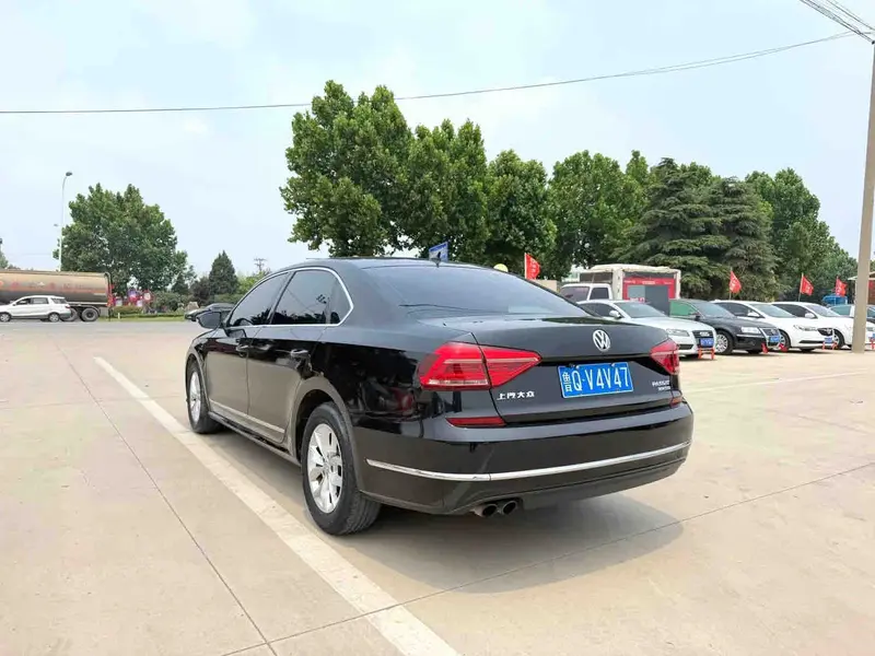Vehicle photo 5