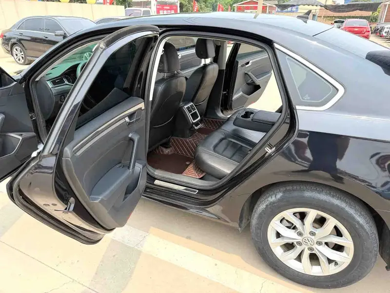 Vehicle photo 7