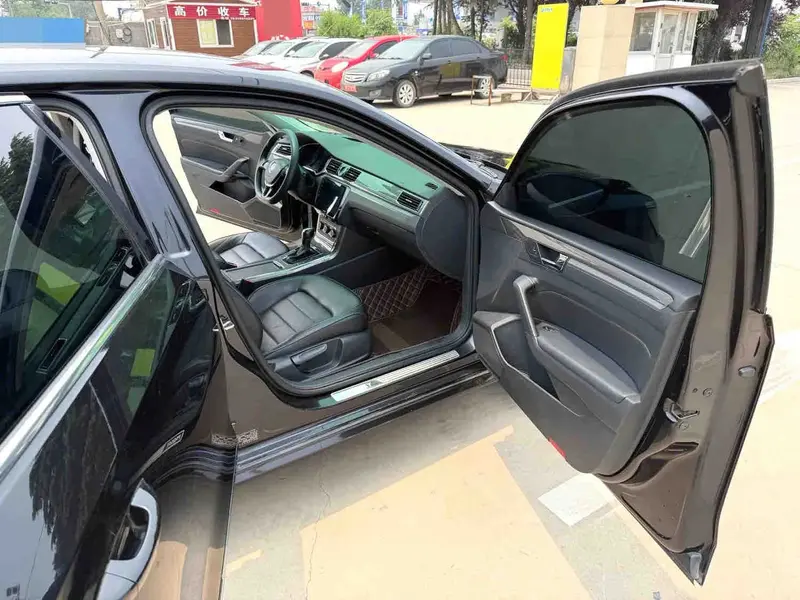 Vehicle photo 8