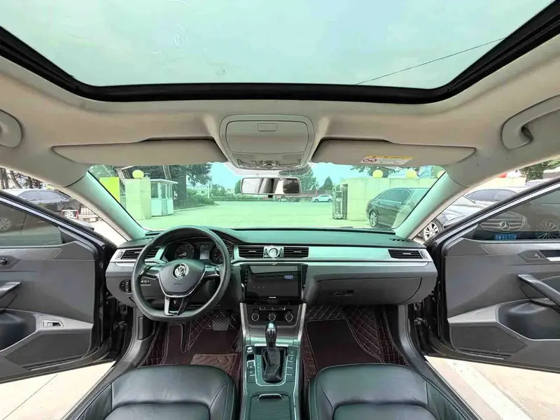 Vehicle photo 9