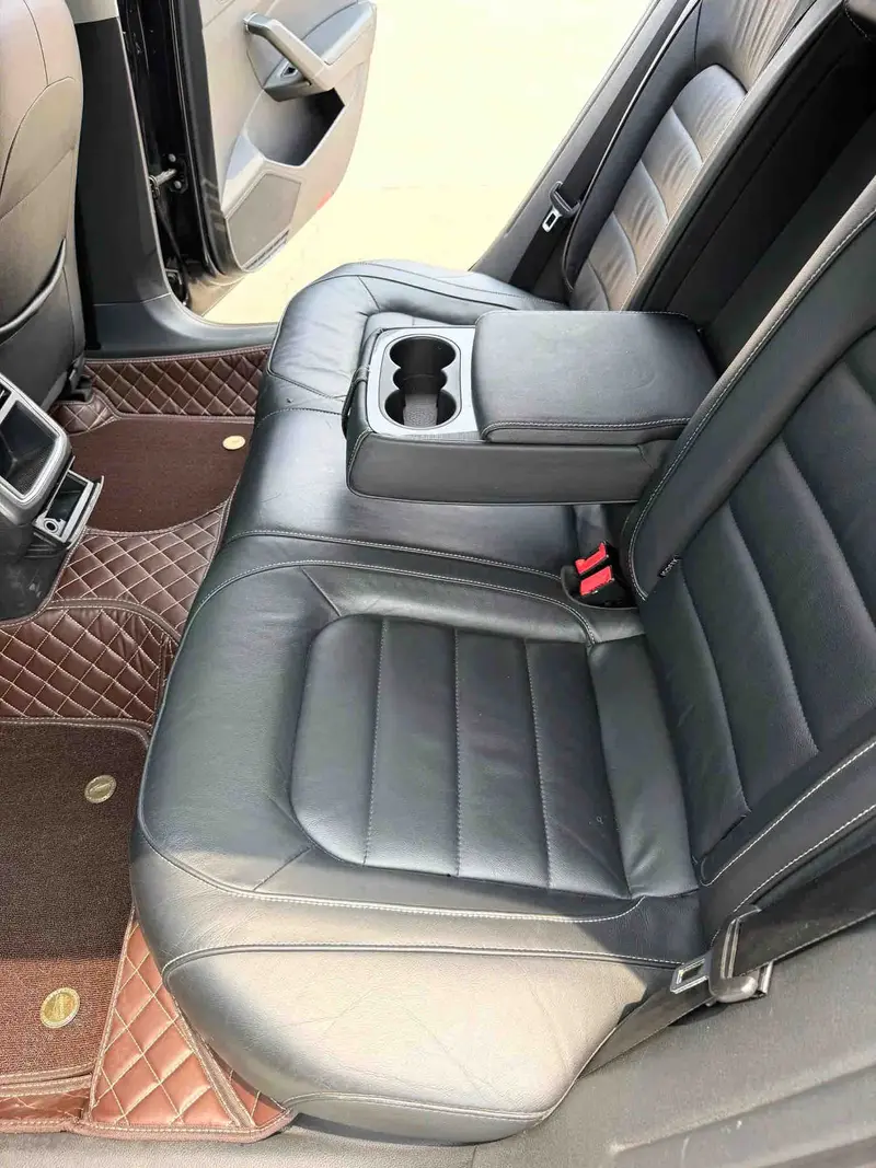 Vehicle photo 11