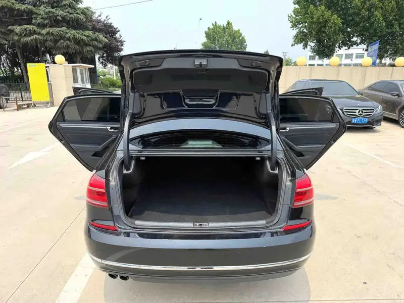 Vehicle photo 12