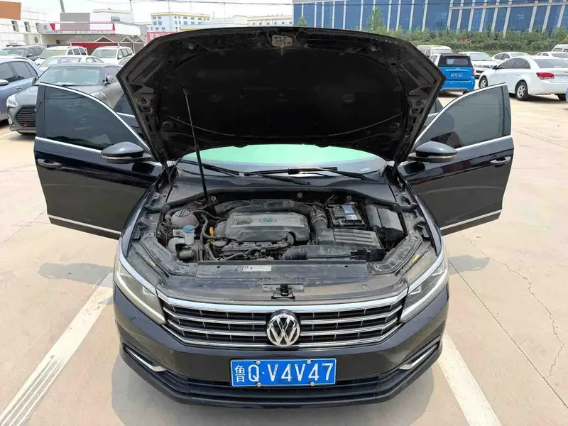 Vehicle photo 13