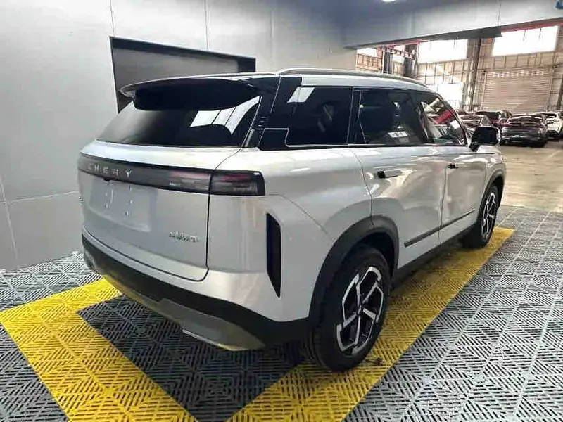 Vehicle photo 3