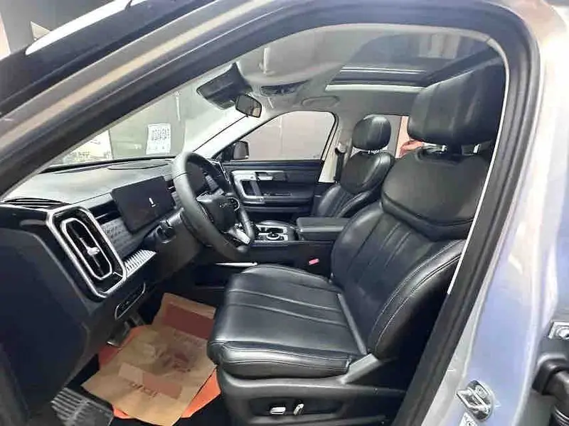 Vehicle photo 4