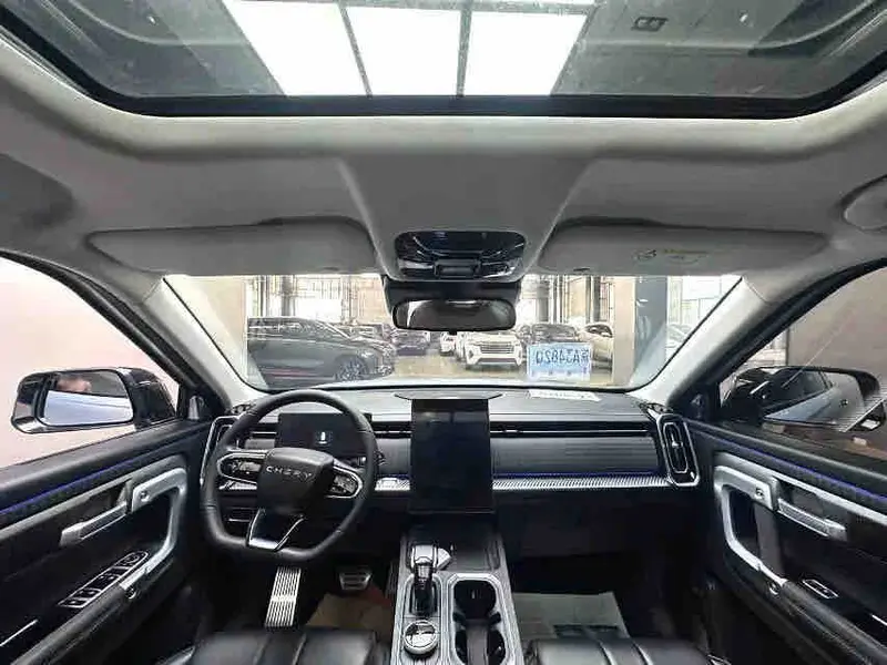 Vehicle photo 6