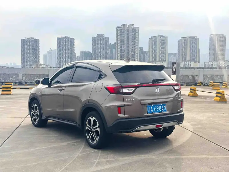 Vehicle photo 4